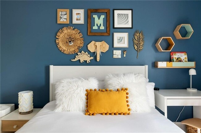 Building Photo - 582 St Charles Ave NE