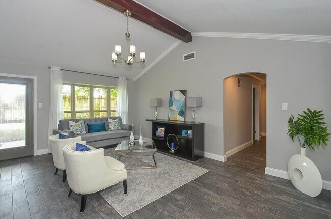 Building Photo - 867 Carlingford Ln