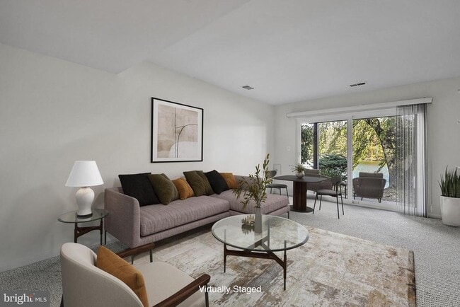 Building Photo - 2006 Lakebreeze Way