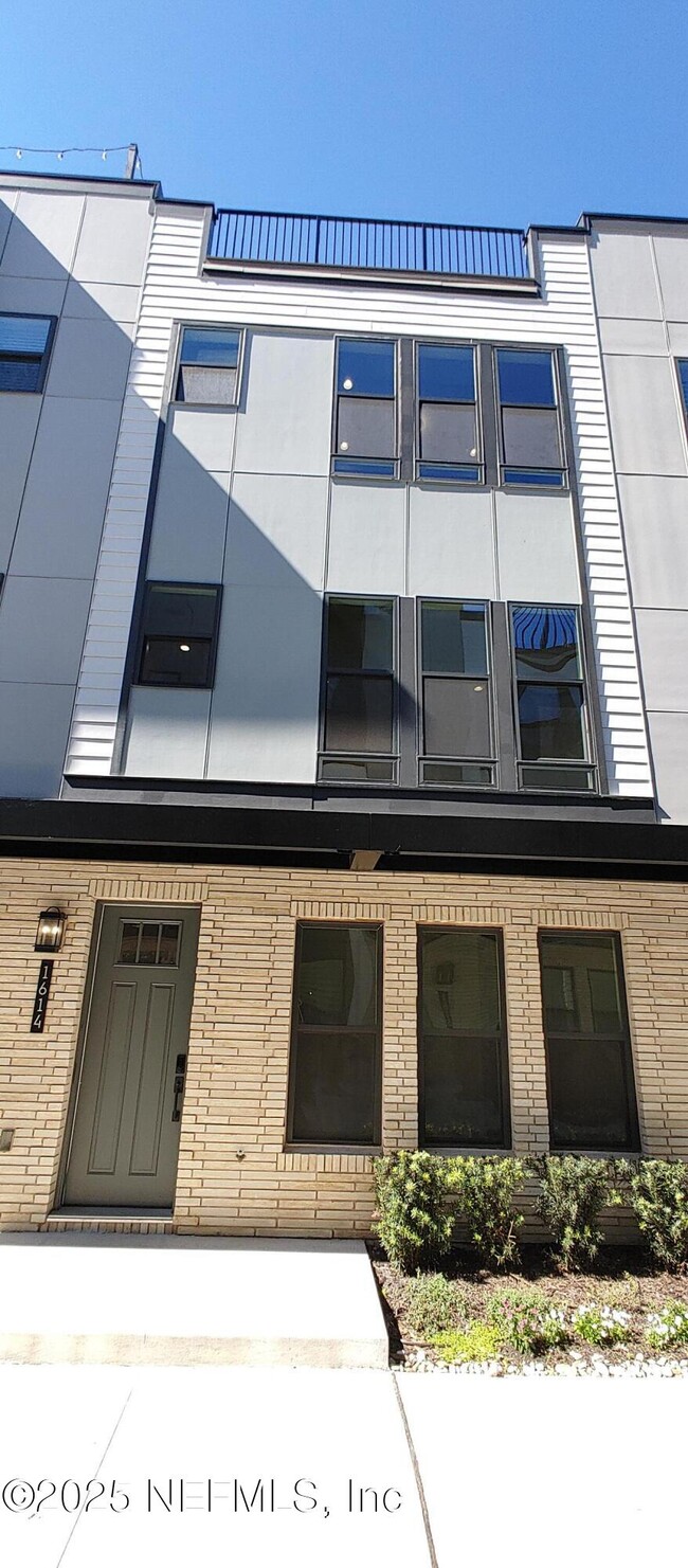 Building Photo - 1614 Bridgeton Dr