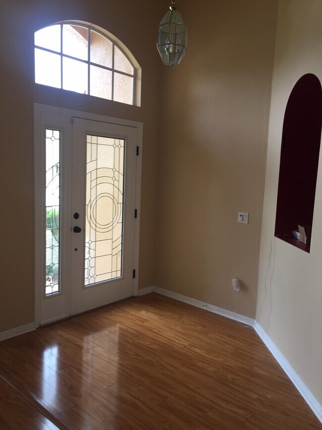 Building Photo - Charming 4-Bedroom Home with Spacious Yard...