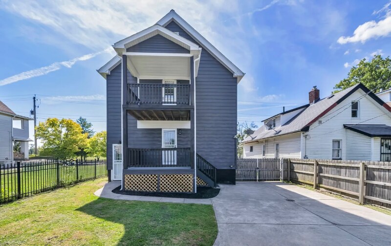 Building Photo - 11125 Melba Ave