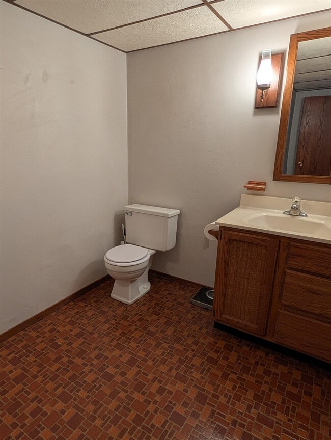 Building Photo - 204 Hickory Dr