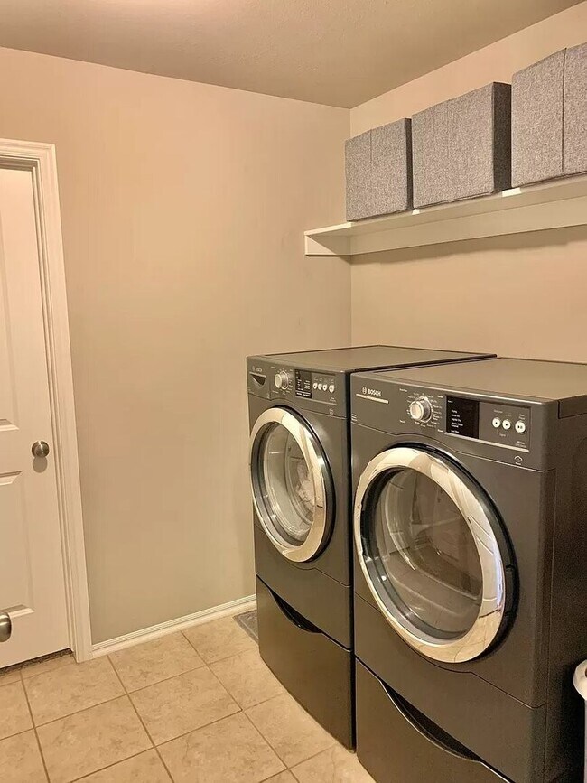 Building Photo - 3 Bed | 2 Bath in Owasso!