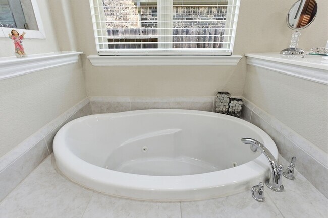 Building Photo - 17014 Wellinghoff Ct