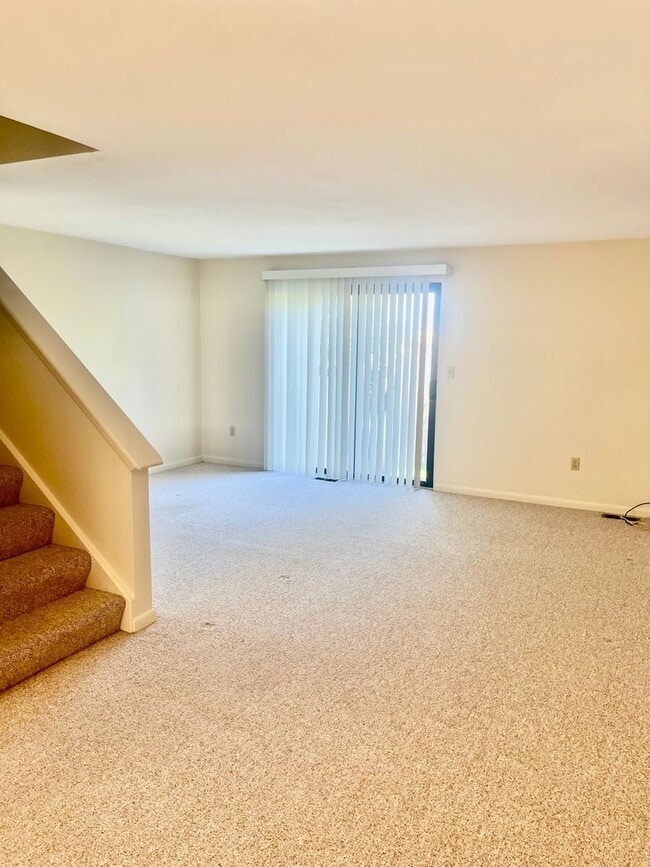 Building Photo - 8474 Bubbling Springs Dr
