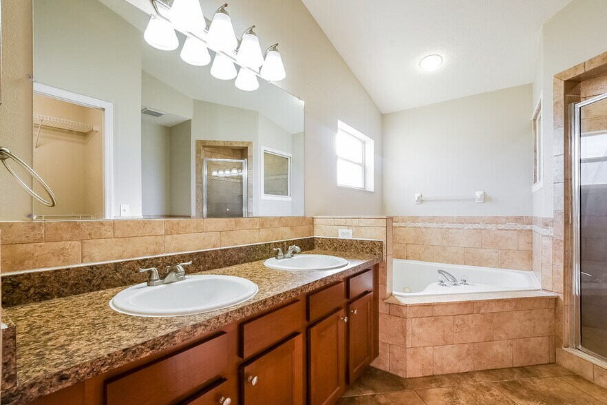 Building Photo - 165 Burnsed Pl