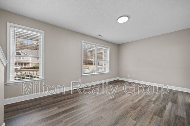 Building Photo - 107 Laura Ln