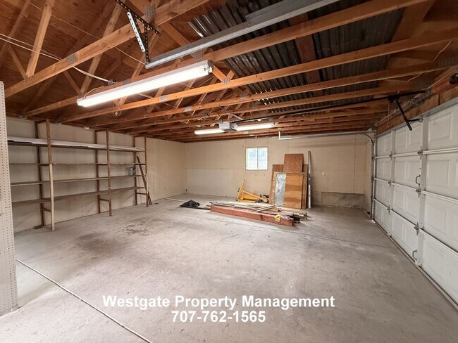 Building Photo - 965 Eastman Ln