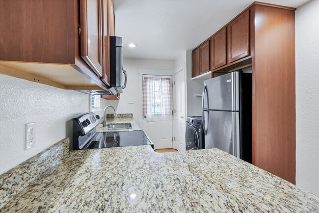 Building Photo - 665 Osceola St