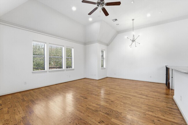 Building Photo - Awesome Two Story town home located in the heart of the city!