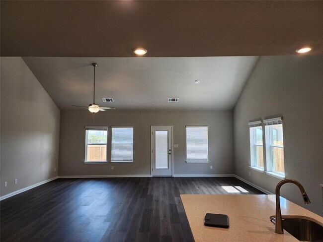 Building Photo - 120 Greenspire Ln