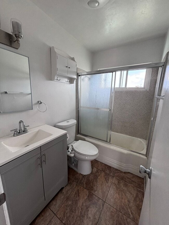 Building Photo - Spacious Beautiful North Park 1 Bed / 1 Bath with Pool