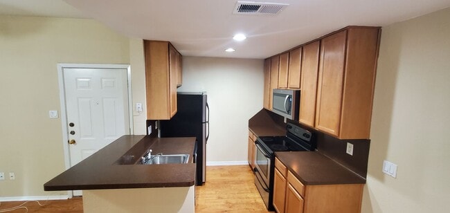 Building Photo - K223 - Hyde Park Oaks #114