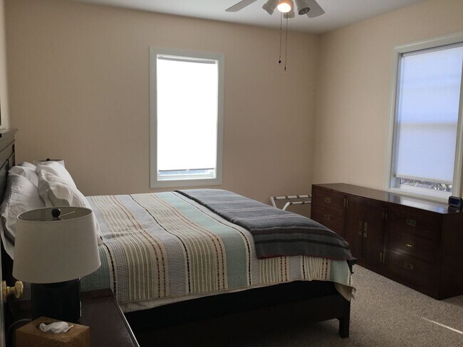 Building Photo - Furnished Condo In Southport - All Utilities Included - 3 month lease only
