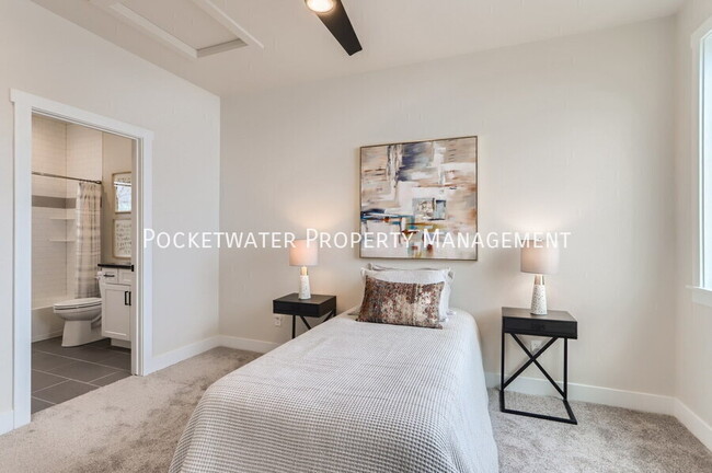 Building Photo - 1331 Baker St