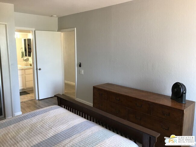 Building Photo - 1655 E Palm Canyon Dr