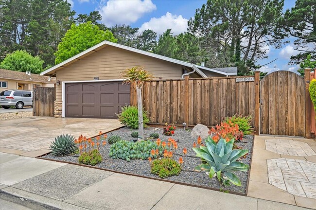 Building Photo - 2320 Rollingwood Dr