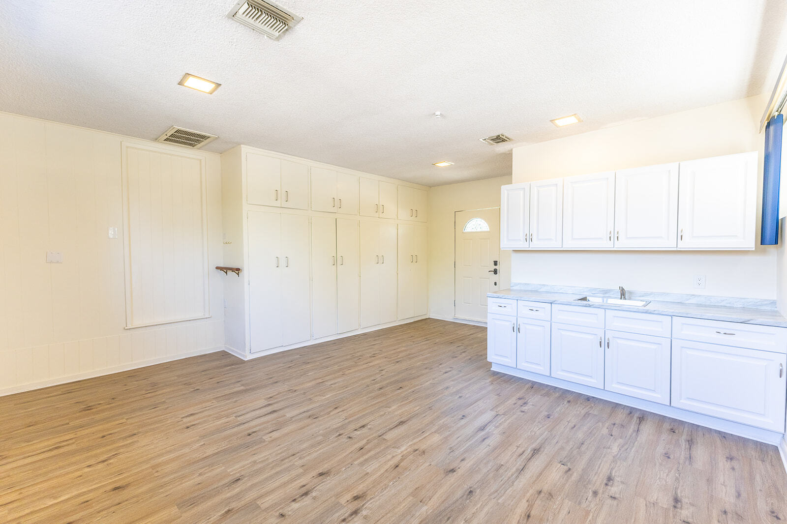 Building Photo - 7246 Hatillo Ave