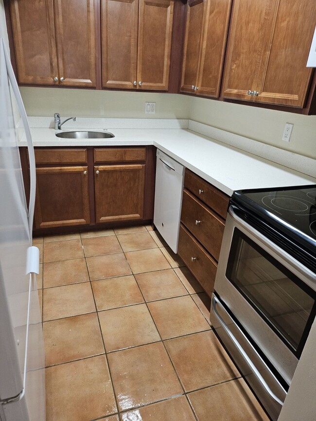 Granite Kitchen Counter - 12370 Alt A1a