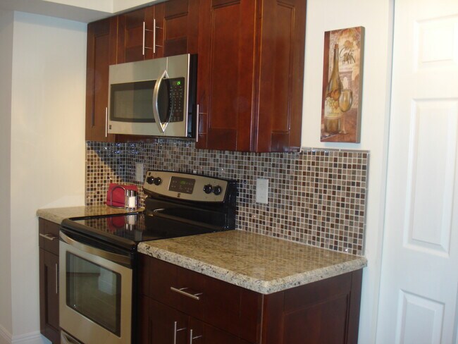 kitchen - 450 Egret Cir