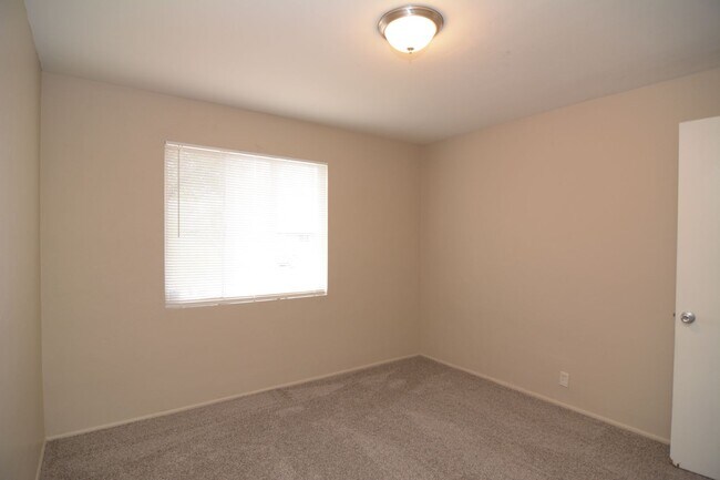 Building Photo - Charming 3 Bedroom 1 Bath House! Great East/Central Tucson Location