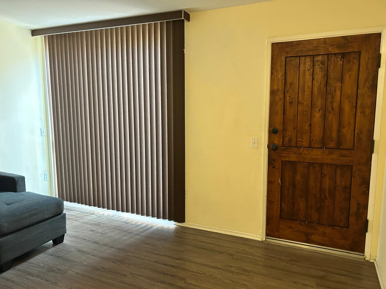 loving room furnished - 3927 Nobel Dr