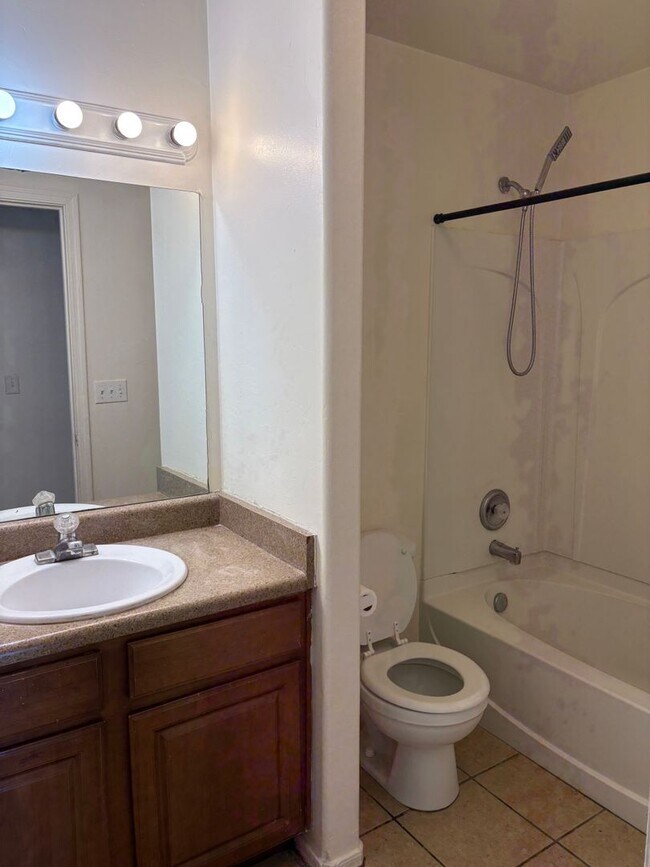 Building Photo - Beautifully Renovated 3 Bedroom Home -A/C-...