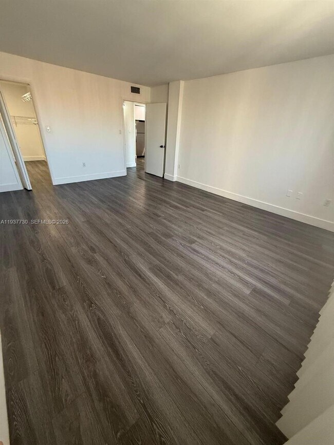 Building Photo - 6960 Miami Gardens Dr