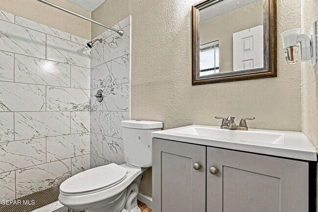 Building Photo - 11524 Meadowbrook Dr