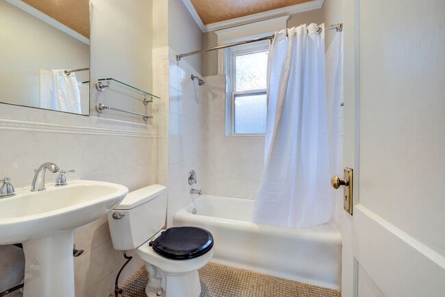 Building Photo - RARE OPPORTUNITY 1,200 SF ± Apartment in T...