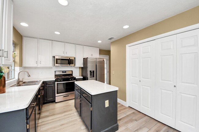 Building Photo - 1111 Cascade Creek Dr