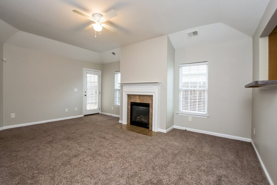 Building Photo - 5 Hill Crest Cir