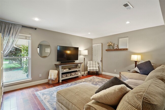 Building Photo - 10710 Overbrook Ln