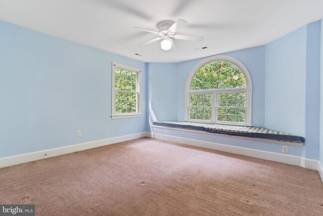 Building Photo - 45105 Mill Creek Way