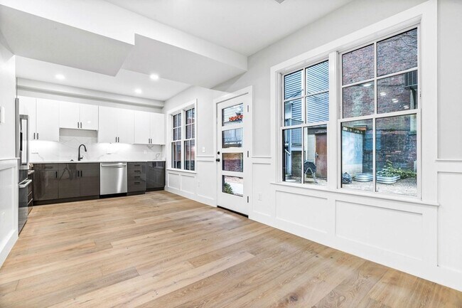 Building Photo - 300 Somerville Ave