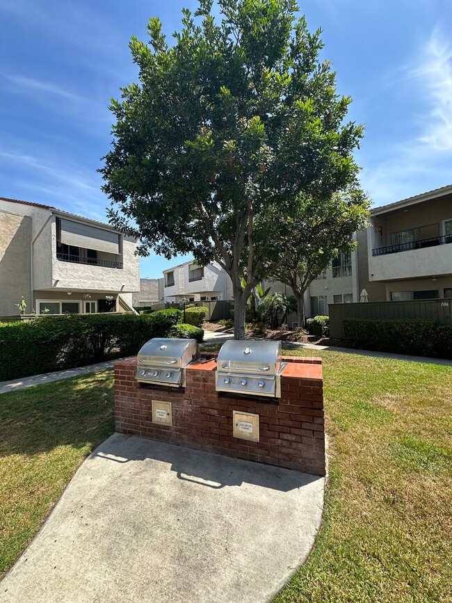 Building Photo - Best upstairs 3BD/2BA unit in the complex ...