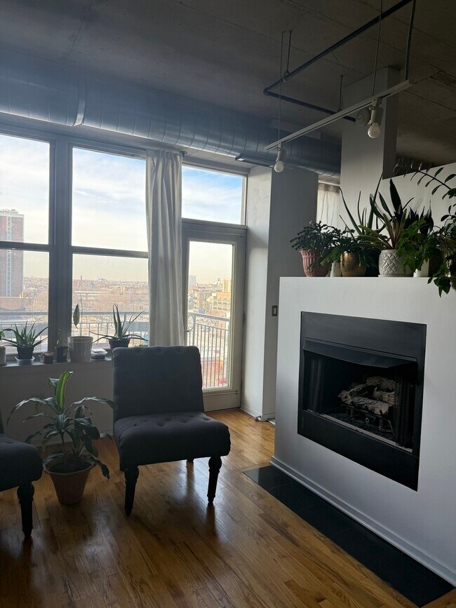 Building Photo - 6 S Laflin St