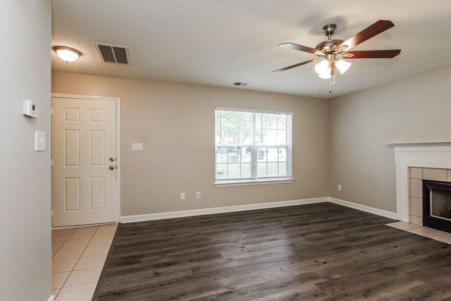 Building Photo - 1833 Cagney St