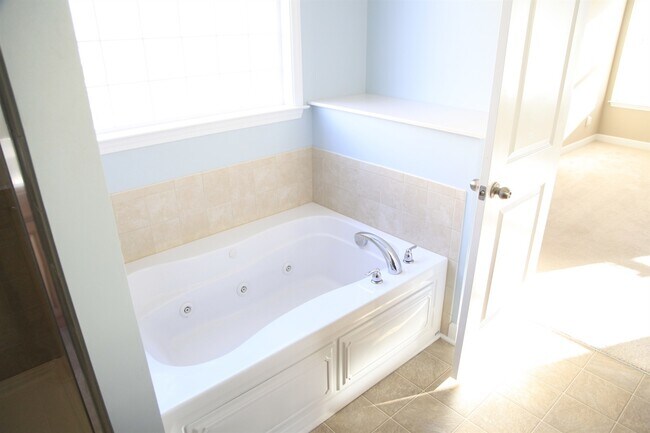 Building Photo - Perfect 4bd/2.5bth home in desirable Millb...