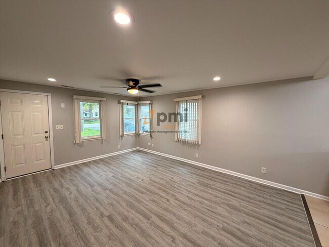 Building Photo - 105-105 W McAlpin St