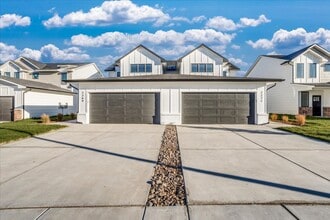 Building Photo - Fox Creek- Maggie Plan