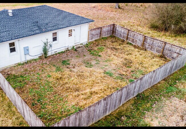 Building Photo - Beautiful 3 bedroom 2 bath country living ...