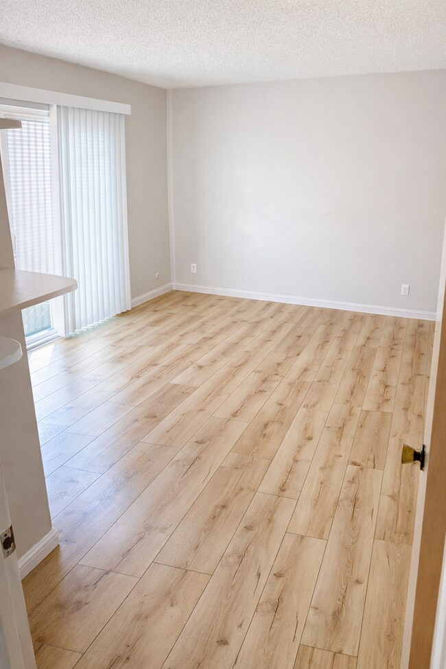 Building Photo - 1 Bed / 1 Bath Condo for Lease – Walk to Downtown La Mesa!