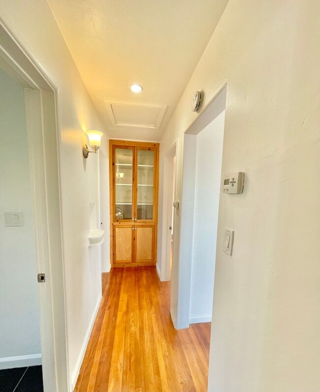 Building Photo - 4631 Narragansett Ave