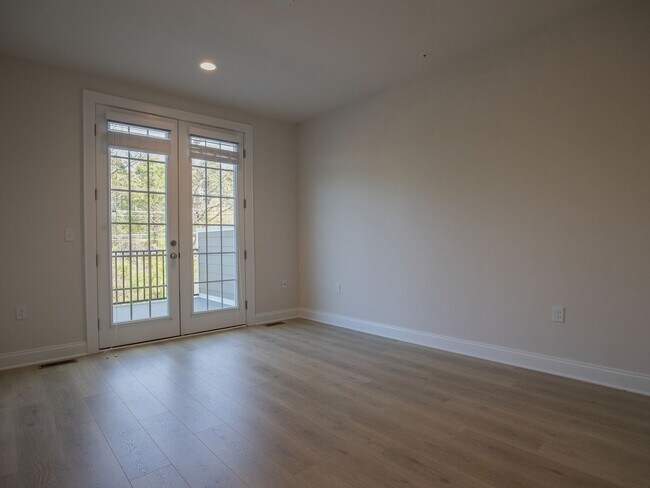 Building Photo - Walkable Short Pump Living with a Huge Private Deck