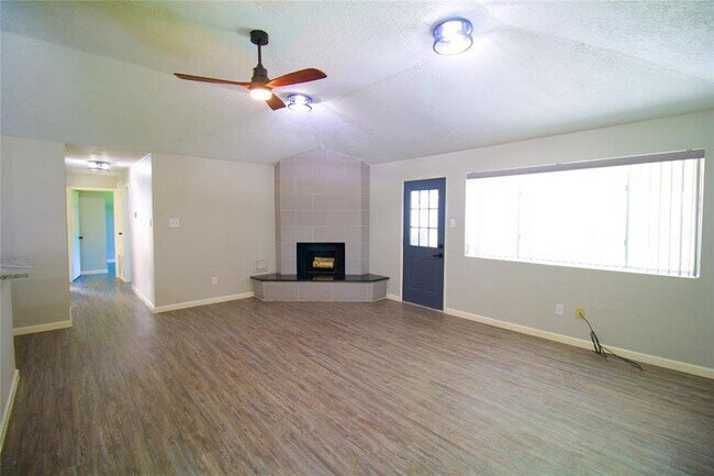 Building Photo - 6022 Thom Rd