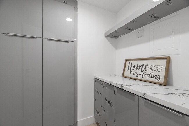 Building Photo - 1118 3rd St