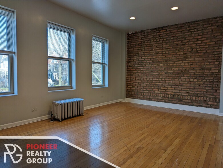 Primary Photo - 4237 N Paulina St