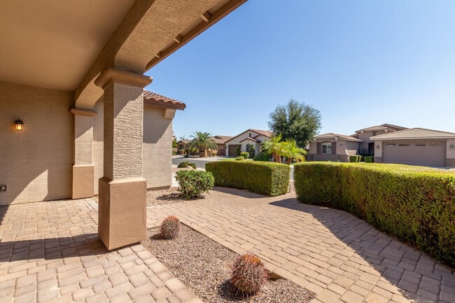 Building Photo - 622 W San Carlos Way